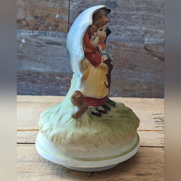 Retro 1970 Sankyo " Raindrops Keep Falling on My Head" Music Kids With Umbrella - Picture 2 of 10